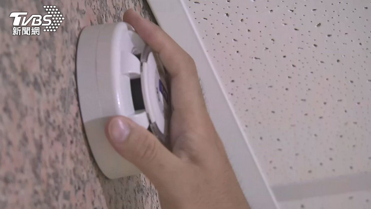 消防專家建議民眾家中加裝住警器,若發生火災可及時發現。(圖/TVBS)