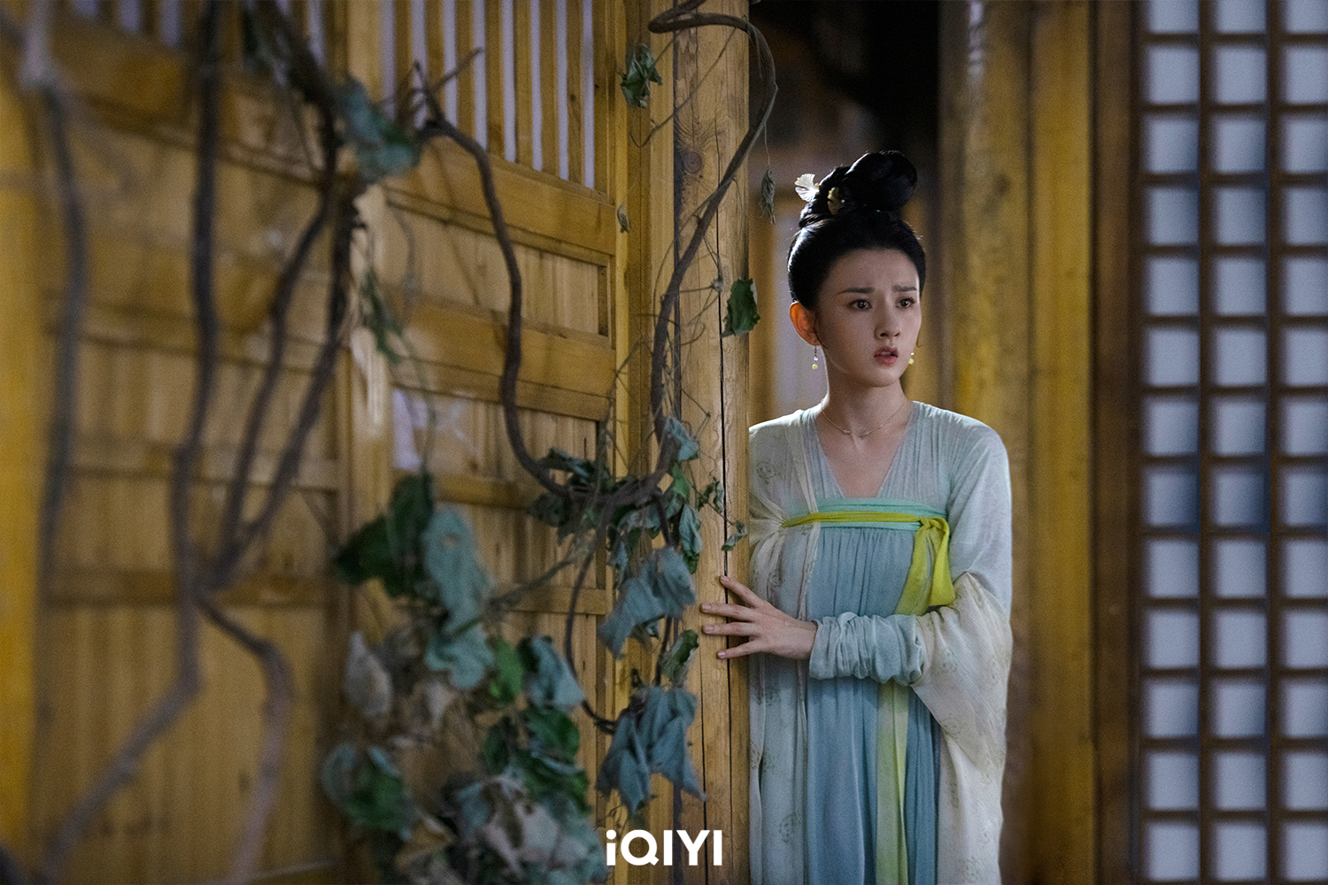 宋祖兒在《無憂渡》飾演有陰陽眼的富家少女「段半夏」。(圖/iQIYI愛奇藝國際版提供)