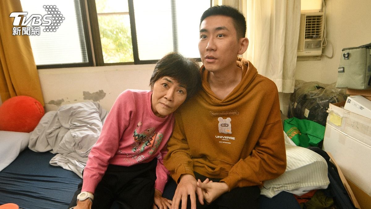 柯氏蔥油餅老闆的姊姊柯秀霞做了十幾年的蔥油餅，卻在60歲時不幸發現罹患「早發性失智症」。（圖／胡瑞麒攝）