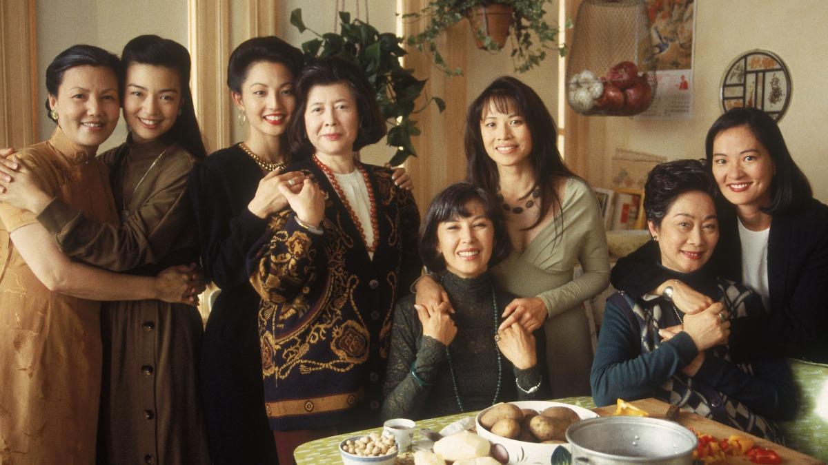 《喜福會》不僅票房賣座,更捧紅溫明娜(左二)後續演出《花木蘭》、《神盾局特工》。(圖/國家影視聽中心提供)