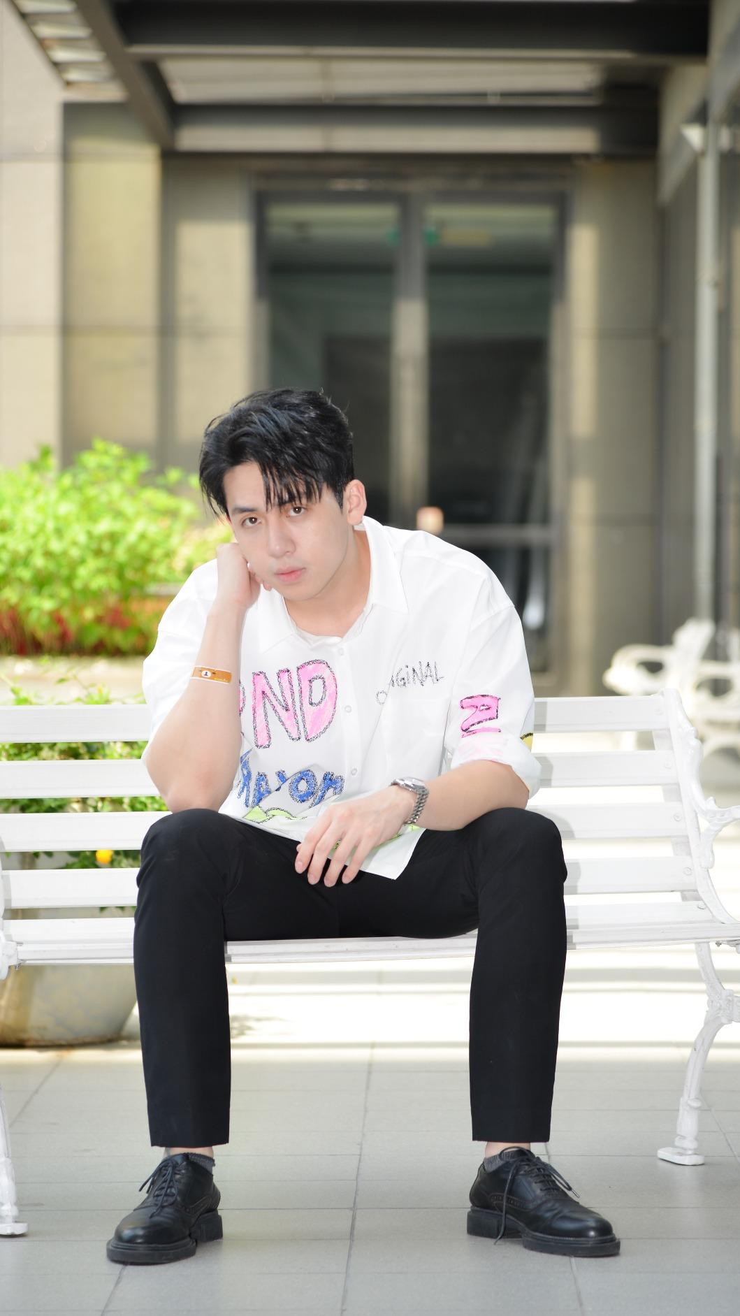 葛兆恩透露最近收到男粉絲傳訊息「我快到你家了」,讓他趕緊叫妹妹將門窗鎖好。(圖/三立提供)
