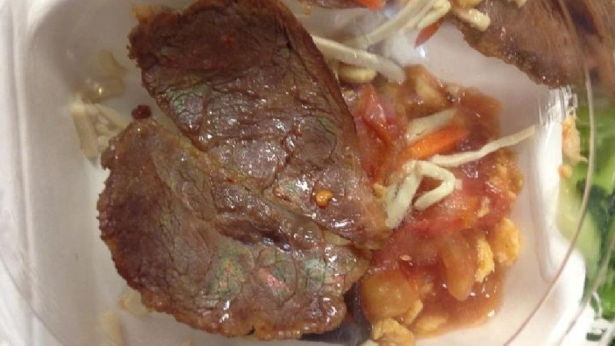 肉片詭異綠光!客嗆老闆「不舒服找你算帳」 專家搖頭:是太新鮮