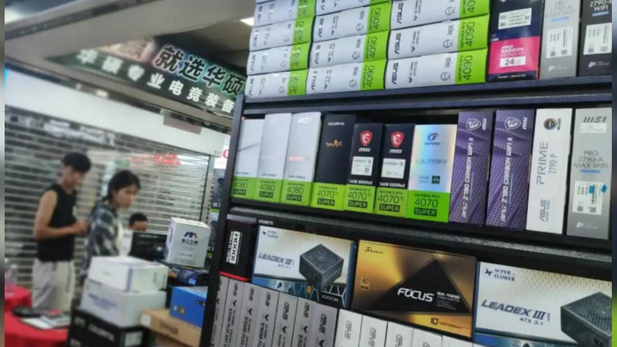 陸媒報導，輝達H20晶片禁令宣布後，深圳華強北「中國電子第一街」多家店鋪已暫停對CPU、GPU等熱門晶片報價。業者表示，現在都在觀望，由於擔心價格劇烈波動，貨已經封倉了。（圖／第一財經）