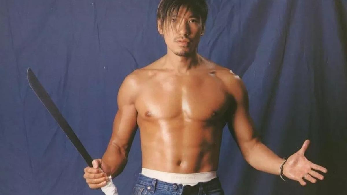 張耀揚在《古惑仔》中飾演「烏鴉」,硬漢模樣深植人心。(圖/翻攝自微博)