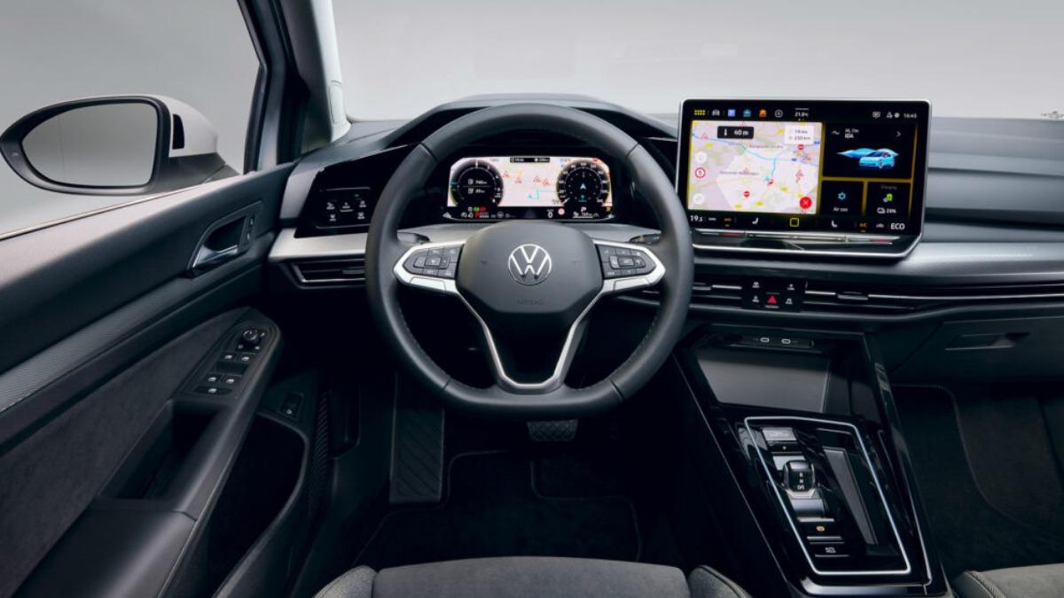 12.9吋中央觸控螢幕是小改款Golf車內亮點之一。(圖/ Volkswagen提供)