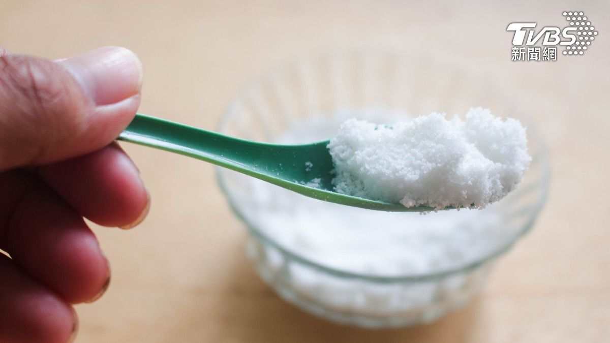 鹽巴千萬別放冰箱！日廚師授保存3要點：只綁橡皮筋易變質