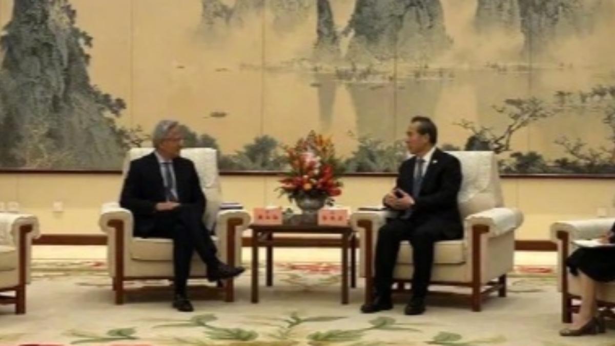 輝達執行長黃仁勳在北京與中國貿促會會談,表示中國是輝達非常重要的市場。(圖/大陸央視)