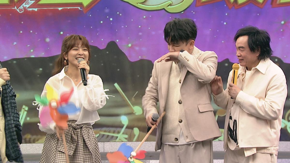 許志豪深情「接吻」拔不開！女星身分曝光　陳隨意全目睹：水蛭嗎
