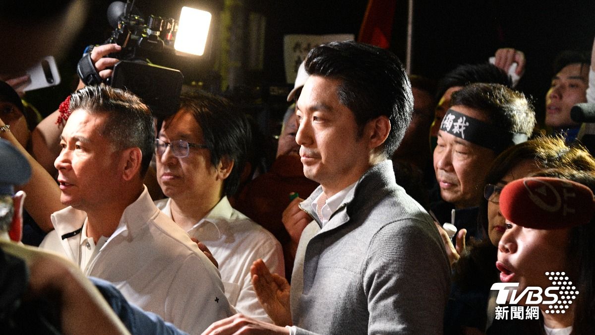 台北市長蔣萬安17日晚間提出倒閣說。（圖／胡瑞麒攝）