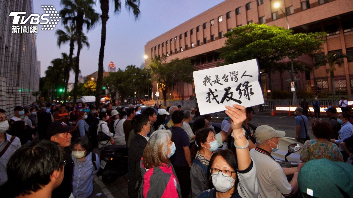 國民黨17日號召黨公職及支持者集結北檢。(圖/胡瑞麒攝)