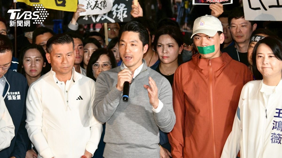 台北市長蔣萬安喊出「立法院推動倒閣」的主張,表示應以立委全面改選對總統賴清德進行不信任投票。(圖/胡瑞麒攝)