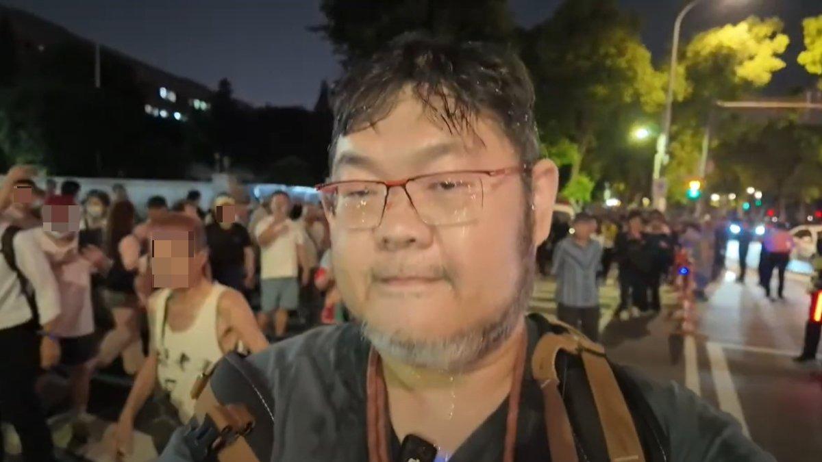 四叉貓北檢直播被打！律師酸藍支持者「1特質」：會乖乖跪下不敢反抗