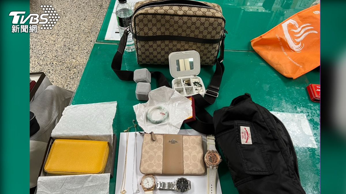 警方從林男身上查扣遭竊手錶、名牌等物。(圖/TVBS)