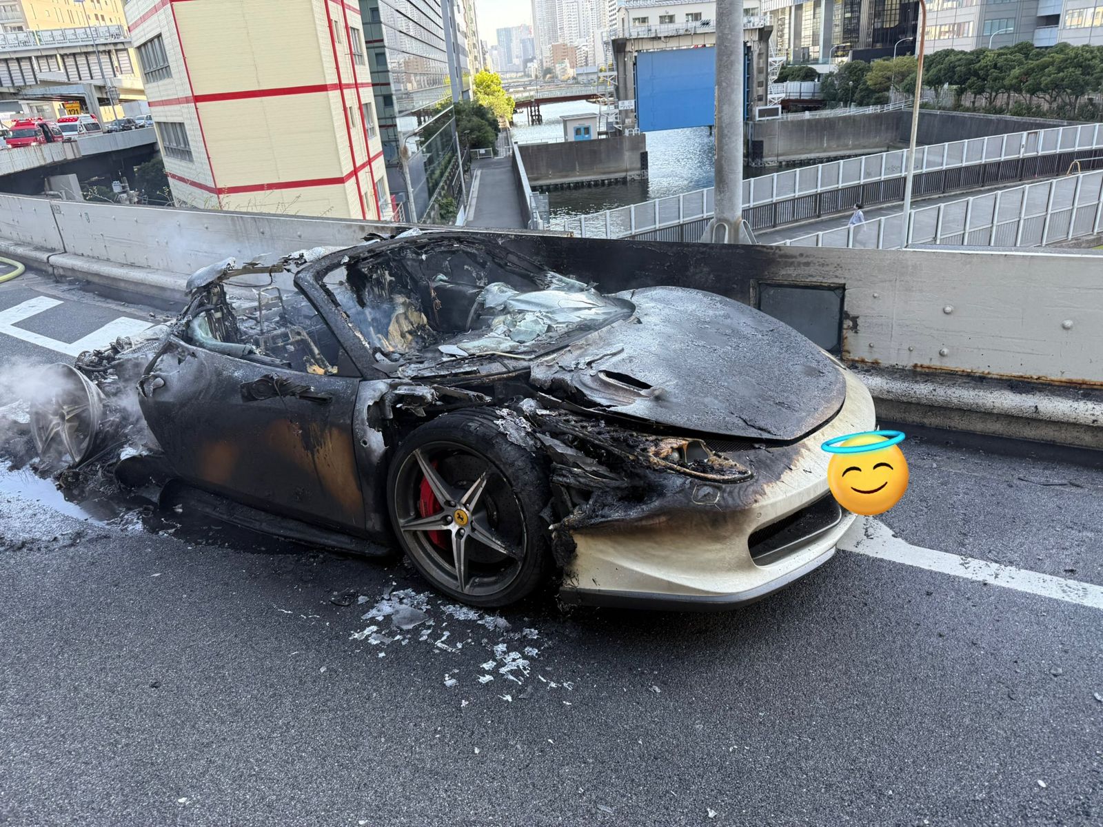 近千萬法拉利才剛交車一小時 上國道火燒車全毀了