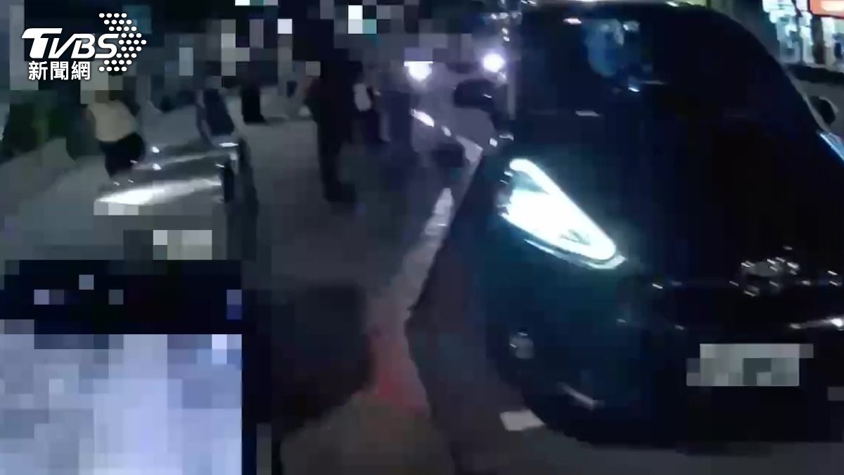 警方依規定舉發開罰。(圖/TVBS)