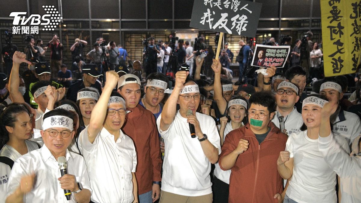 國民黨主席朱立倫號召全黨26日上凱道集結「戰獨裁」,訴求罷免賴清德總統。(圖/胡瑞麒攝)