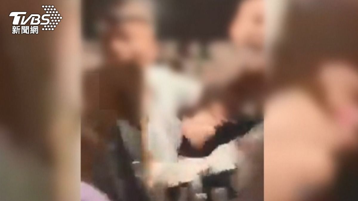 誤以為被罵!KTV包廂6惡男「猛踹孕婦」害流產 下場慘了