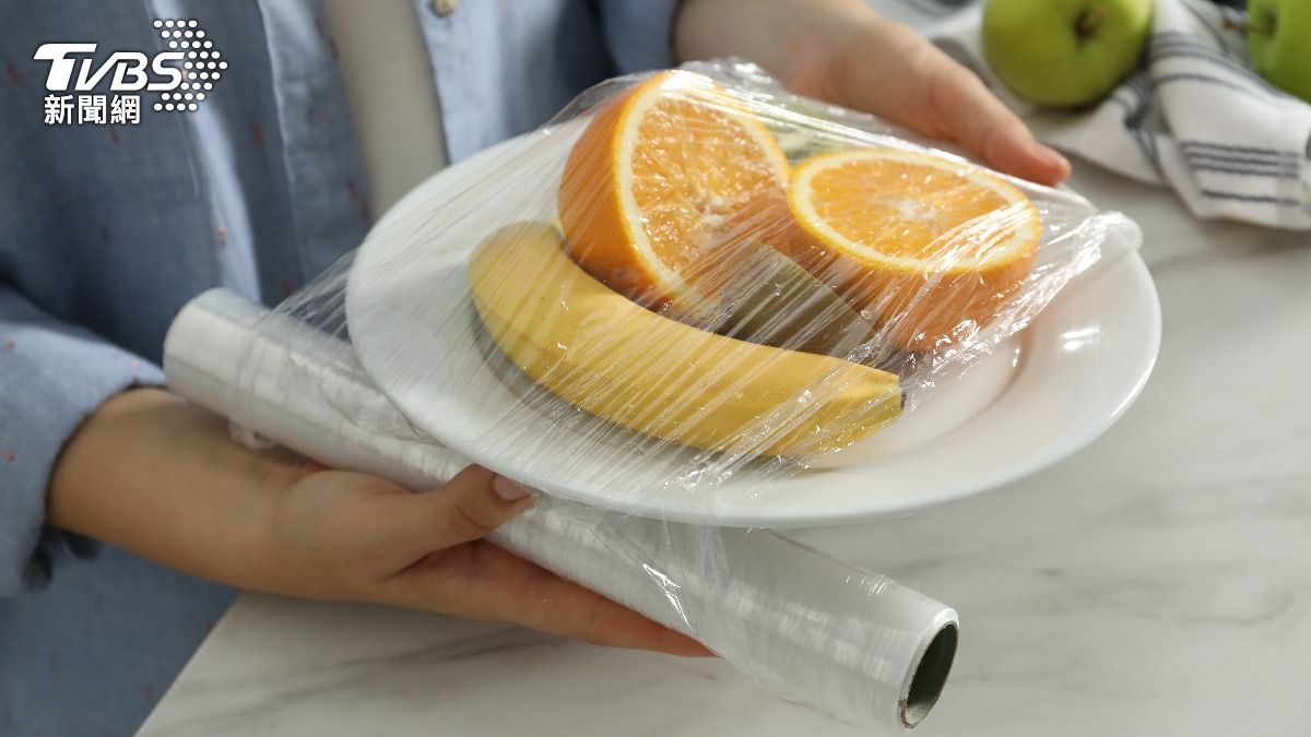 塑膠3號(PVC):保鮮膜。(示意圖/shutterstock達志影像)