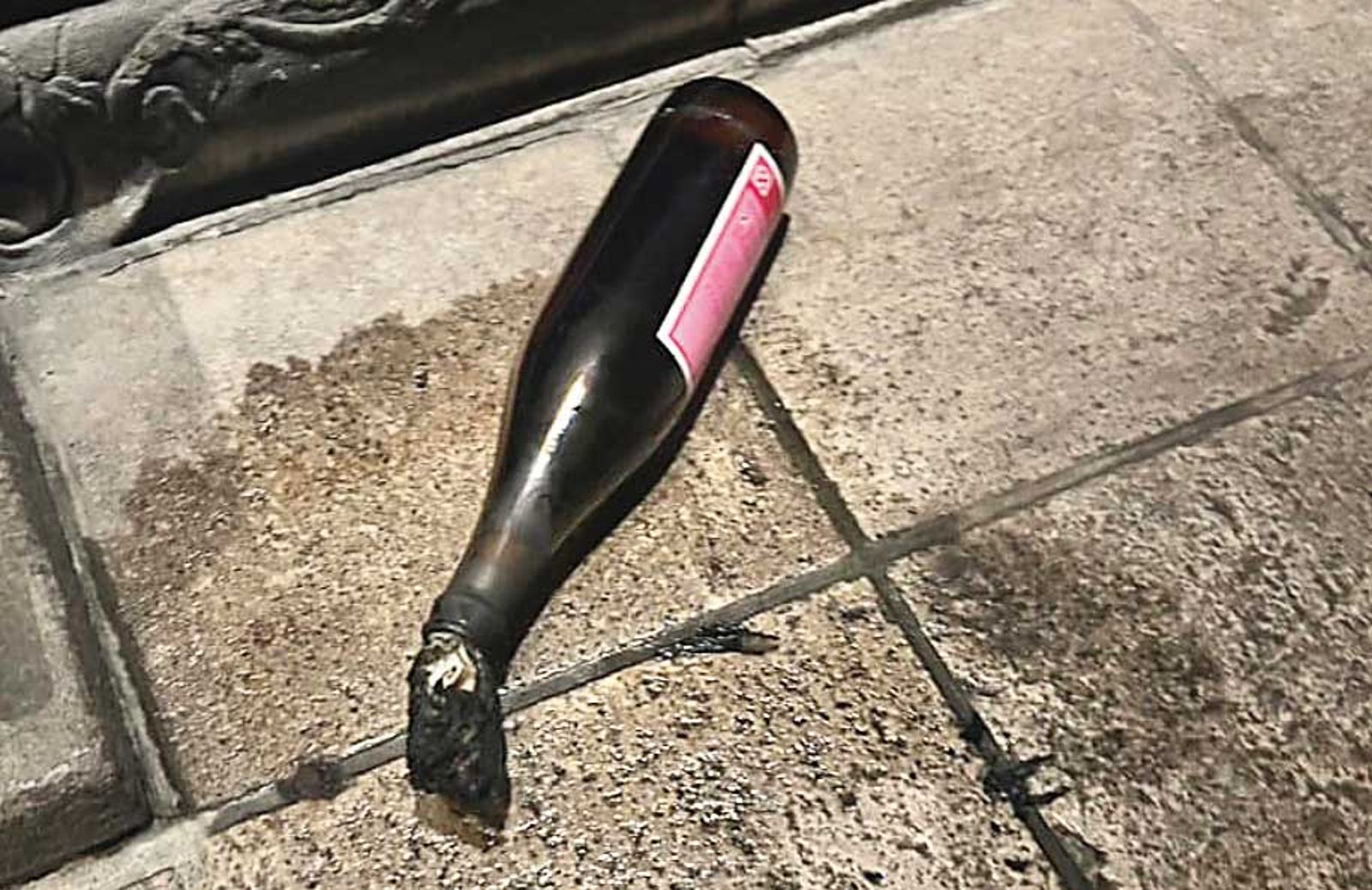 王正浩等人用酒瓶製成汽油彈縱火,釀成24人死亡的悲劇。(示意圖,翻攝畫面)