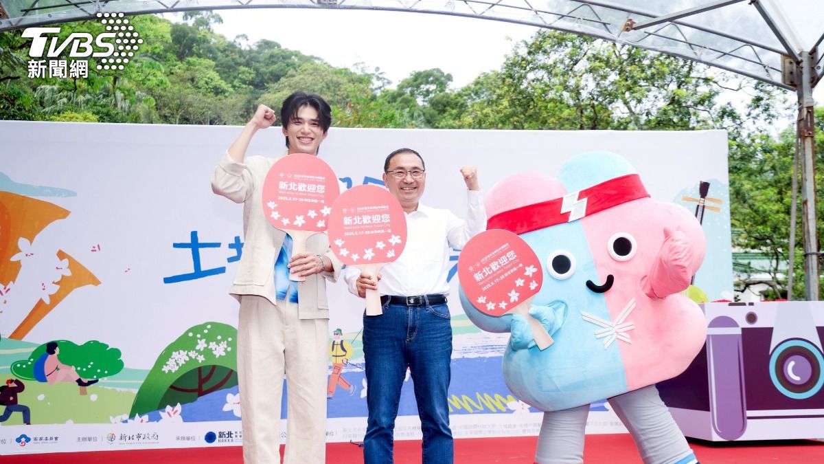侯友宜今日出席客家桐花祭活動。(圖/新北市府提供)