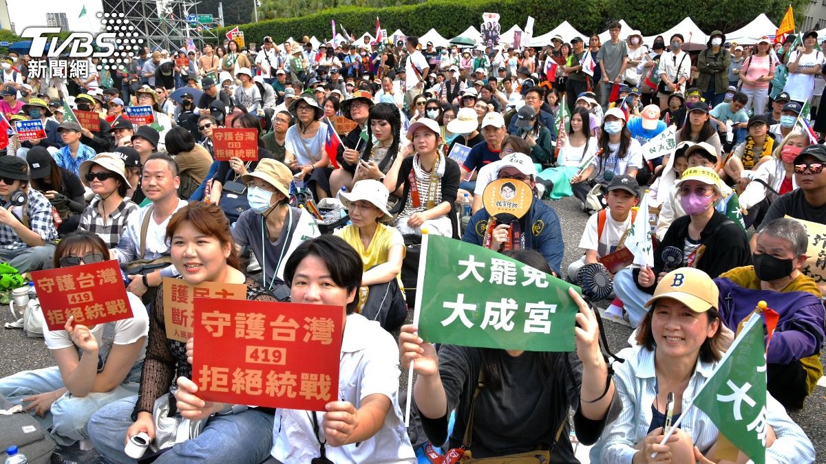 現場不少青年參與。(圖/胡瑞麒攝)