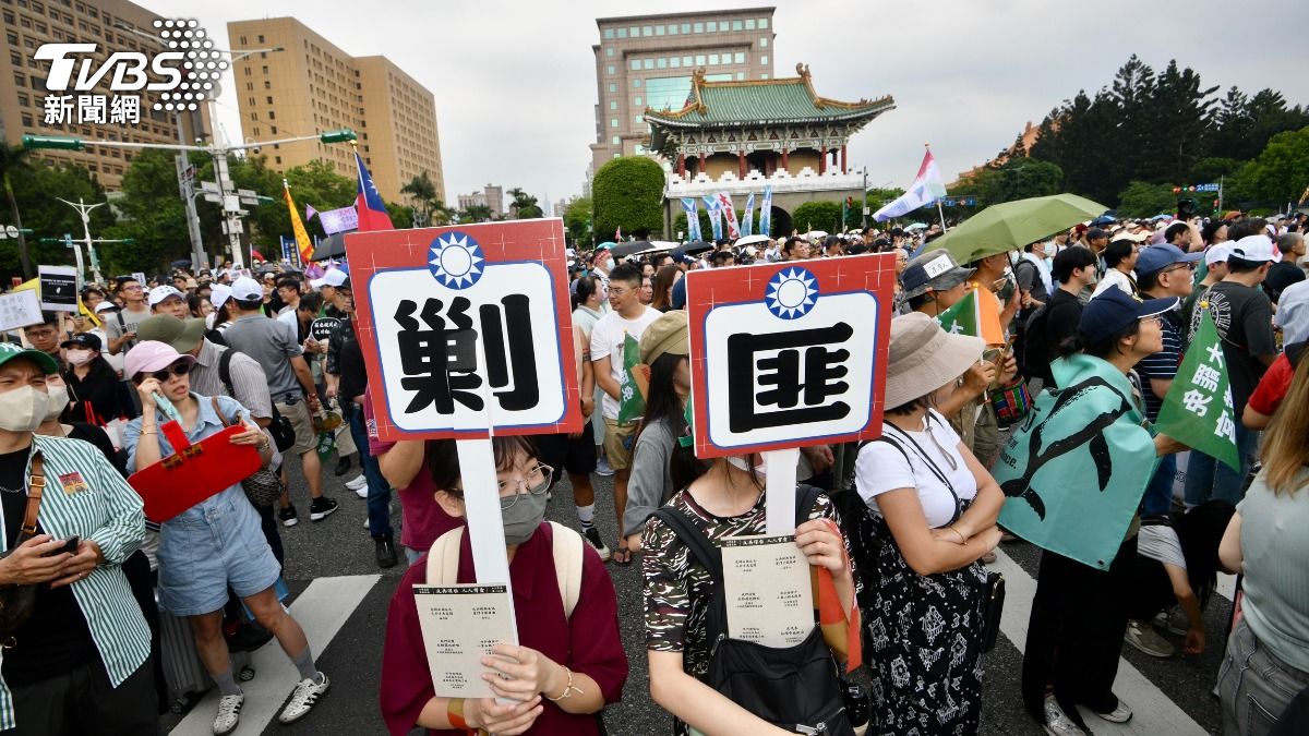 人潮湧到景福門。(圖/胡瑞麒攝)