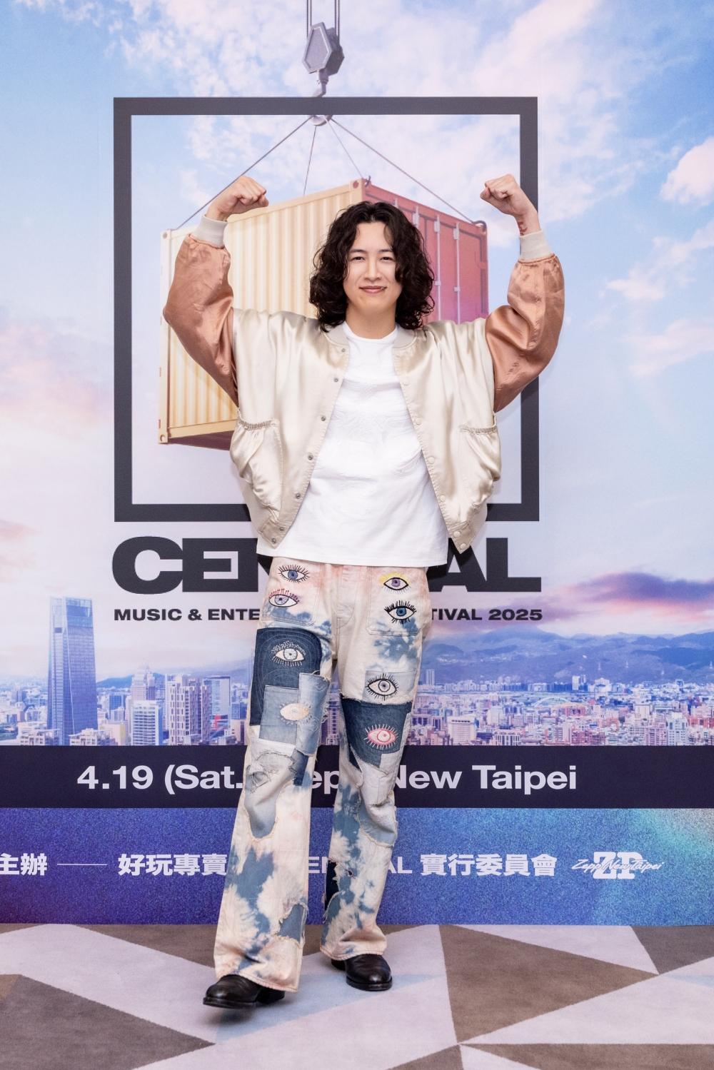 木谷竜也希望能用雙手舉高的姿勢來做自己的公仔悠遊卡周邊。(圖/好玩專賣店提供)