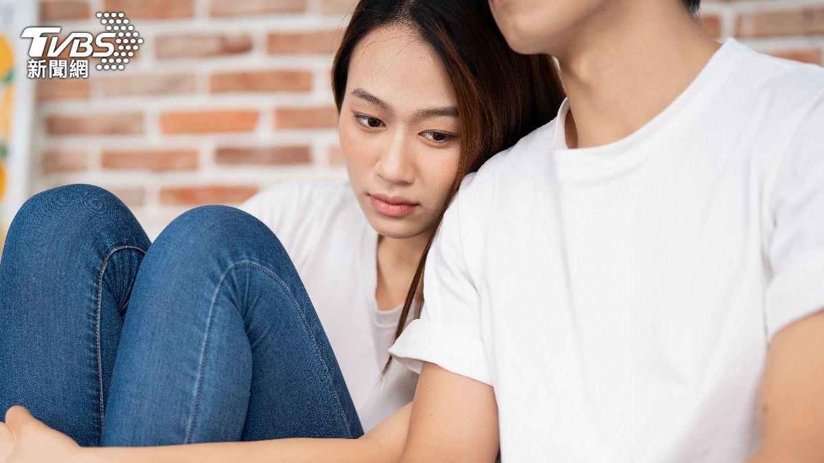 女網友在有穩定交往男友的狀況下，遇見條件更好的對象。（示意圖，非當事人／shutterstock達志影像）