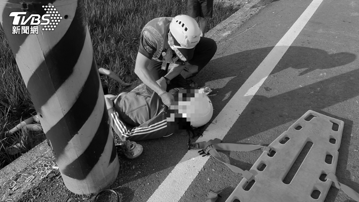 彰化離奇車禍!女騎士倒電桿旁重傷亡 13歲外甥女噴飛命危