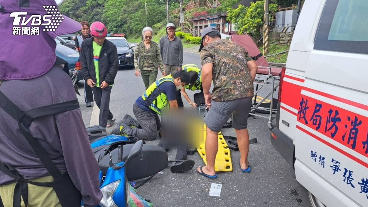 男子在知名景點月洞前方自撞路燈燈桿死亡。(圖/TVBS)