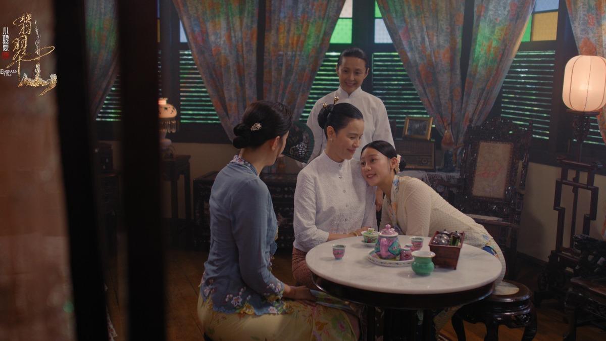 劉怡伶（右）飾演心娘，是獨當一面的新女性。（圖／TVBS提供）