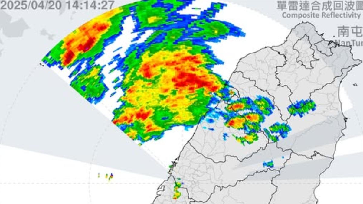 天氣/大雨要來了!一片「橘紅雷雨帶」將襲 3地防劇烈天氣