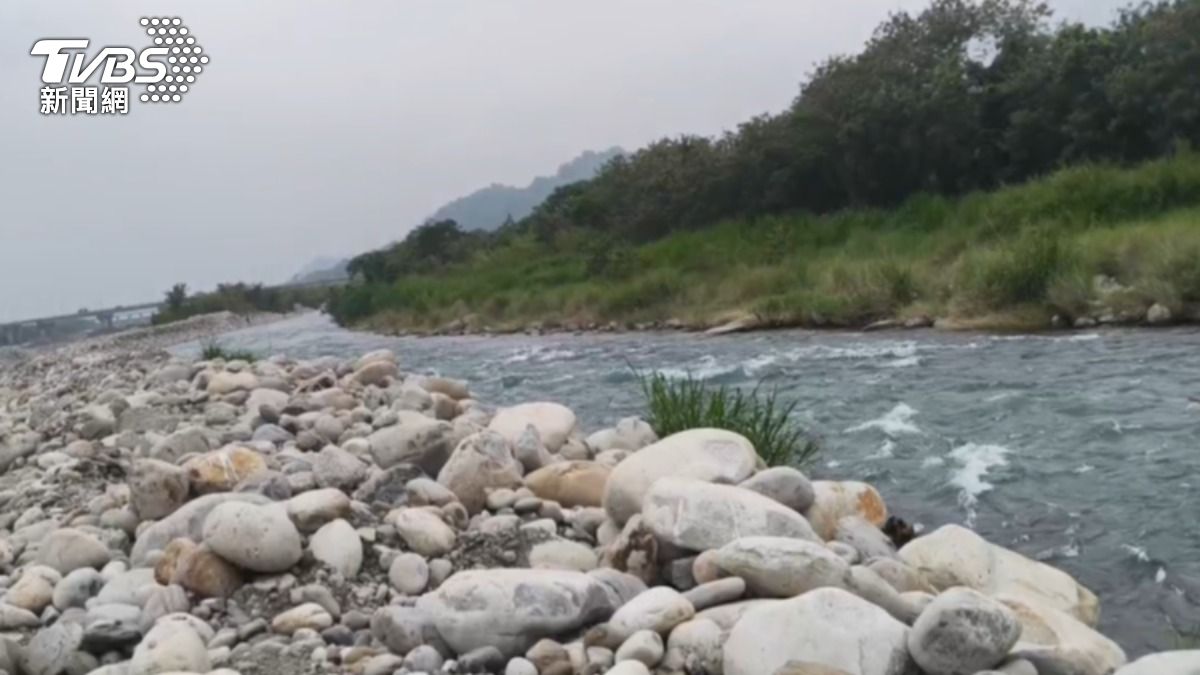 釣魚出意外!台中男墜溪遭沖走 尋獲已無心跳