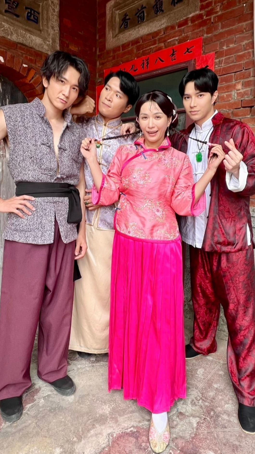 李威鴻(左起)、蘇安邦、許鈞鈞、陳詮諺人妖兩界合體。(圖/三立提供)