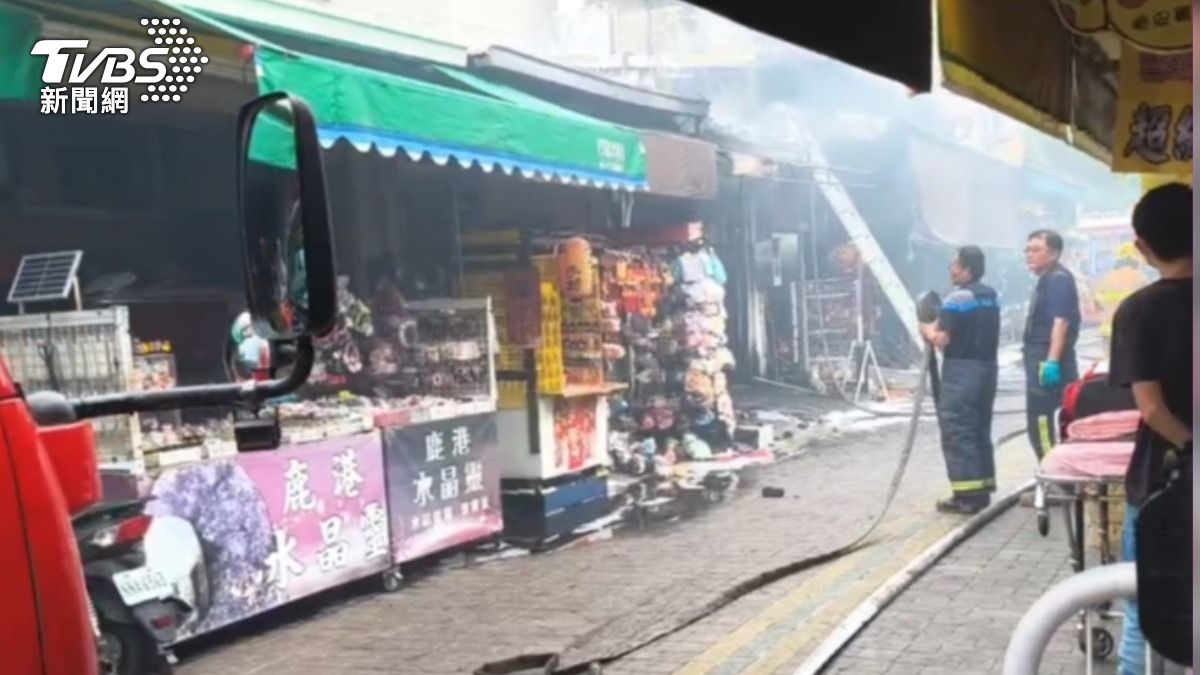 該千層酥餅店疑似內部人員使用瓦斯時，不慎引起爆炸。（圖／TVBS）