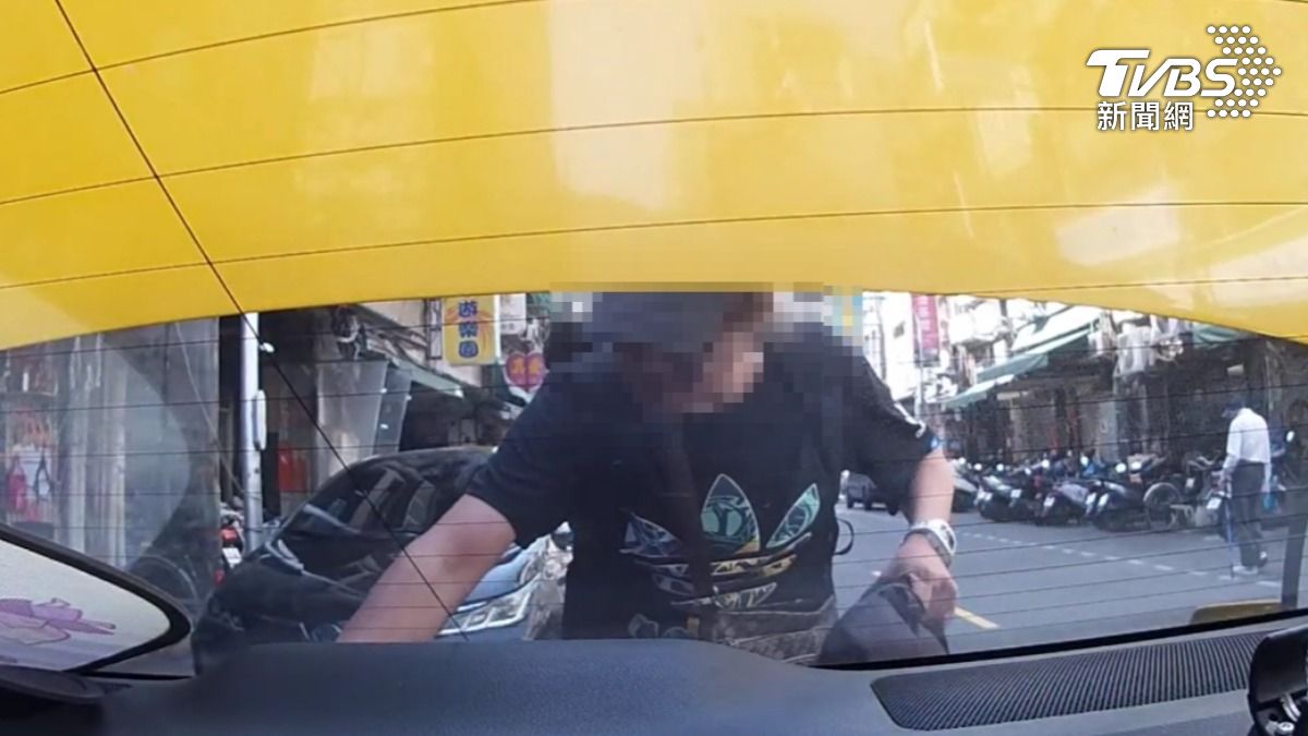 萬華計程車遭竊!乘客下車「順手牽羊」 偷走運將背包