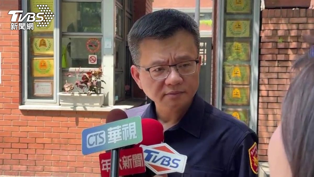 警方到學校了解情況。(圖/TVBS)