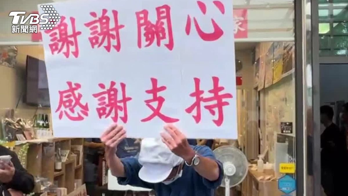 高雄飯糰店遭房東砸店，讓許多民眾相當氣憤。（圖／TVBS）