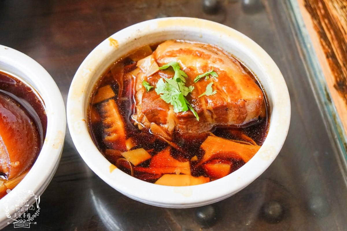 「醉月東坡肉」是店內超人氣招牌菜，肉質軟嫩，醬汁香醇下飯。（圖／野田咩的美食書國提供）