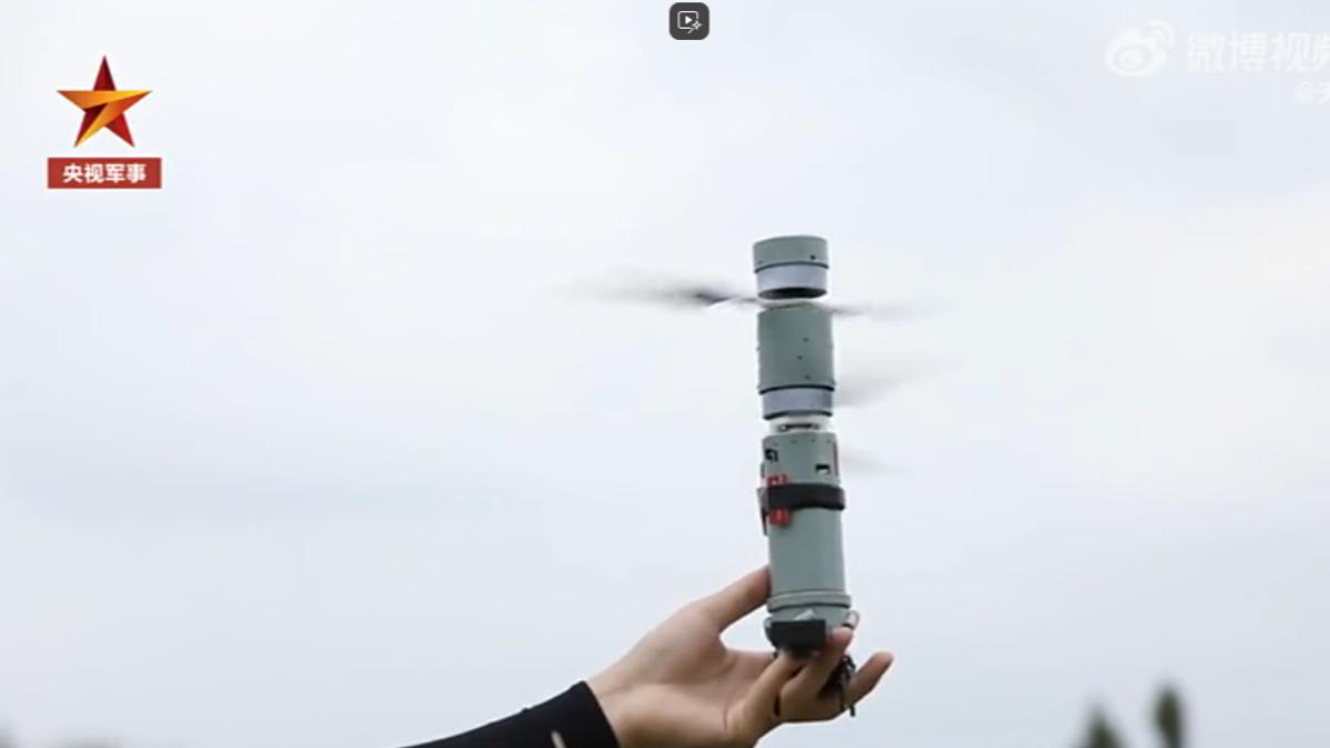 飛天「保溫」共軍單兵無人機攜3枚手榴彈（圖／CCTV-7）