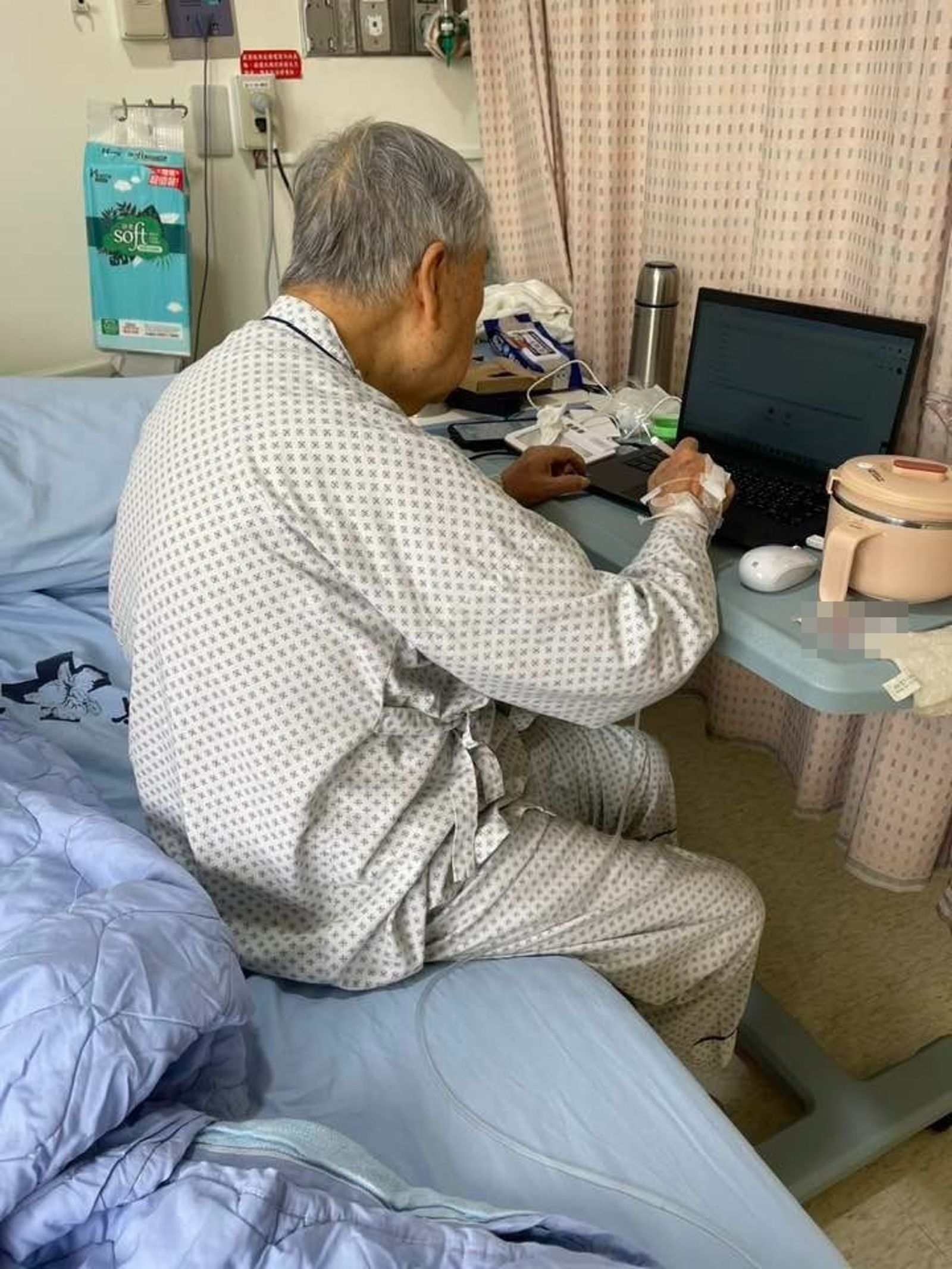 李富城因尿道發炎19日住院檢查，今日發文報平安。（圖／翻攝自李富城臉書）