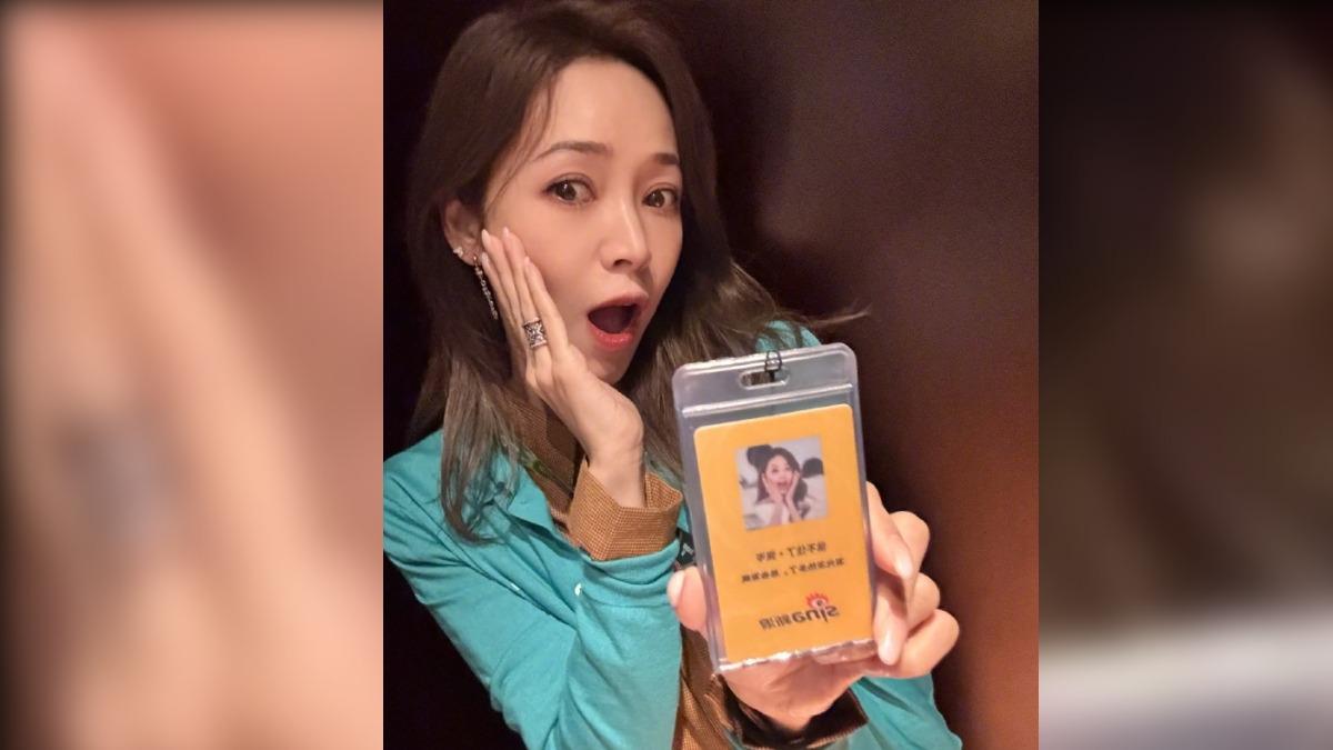 侯佩岑剛以《浪姐6》暴紅 突曬「大陸工作證」卻又嘆:好遺憾