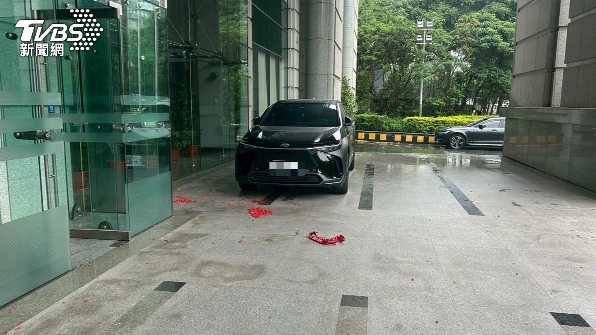 抓到了!女陸配丟鞭炮炸交通部大門 累犯遭捕還不認