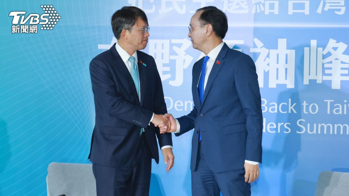 藍白兩黨黨主席朱立倫、黃國昌,今舉辦在野領袖峰會(圖/潘建樺攝)