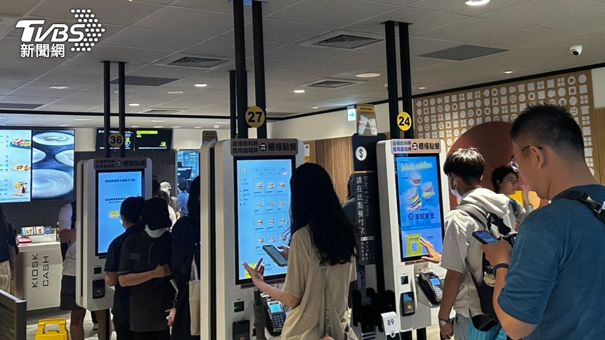 過去麥當勞鬆餅堡開賣,門市都會湧入人潮。(示意圖,與本次新聞事件無關/陳昫蓁攝)