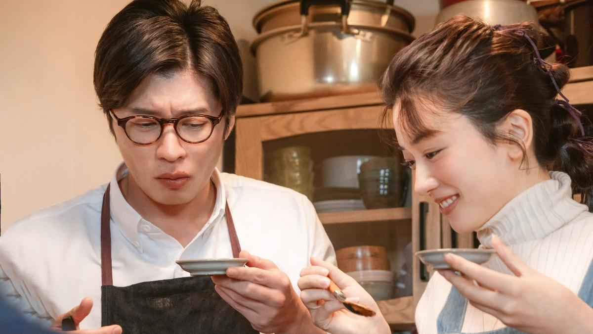 日本女神永野芽郁曾與男星田中圭合拍電影。(圖/電影《接棒家族》X平台)