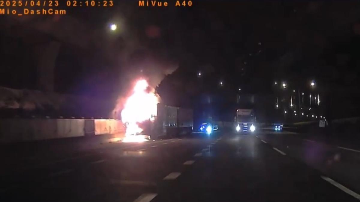 國1林口段聯結車「疑渦輪爆炸」竄火 恐怖燃燒畫面曝