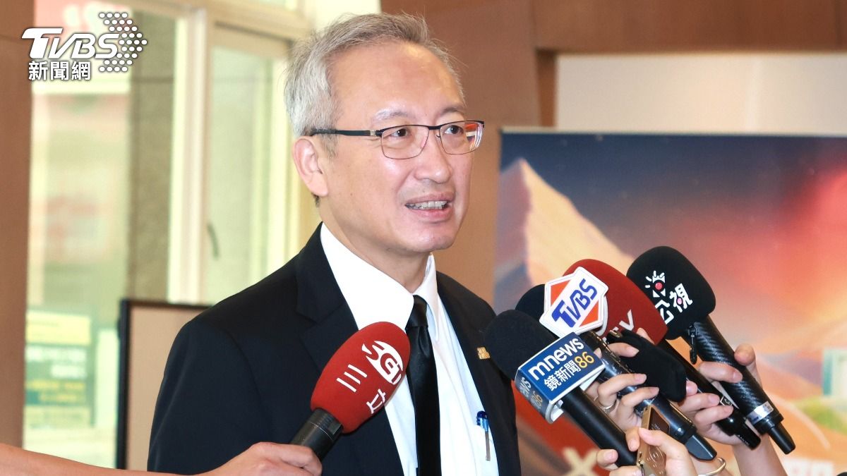 外交部政務次長吳志中受訪表示,會盡力讓總統賴清德出席教宗方濟各的喪禮。(圖/潘建樺攝)