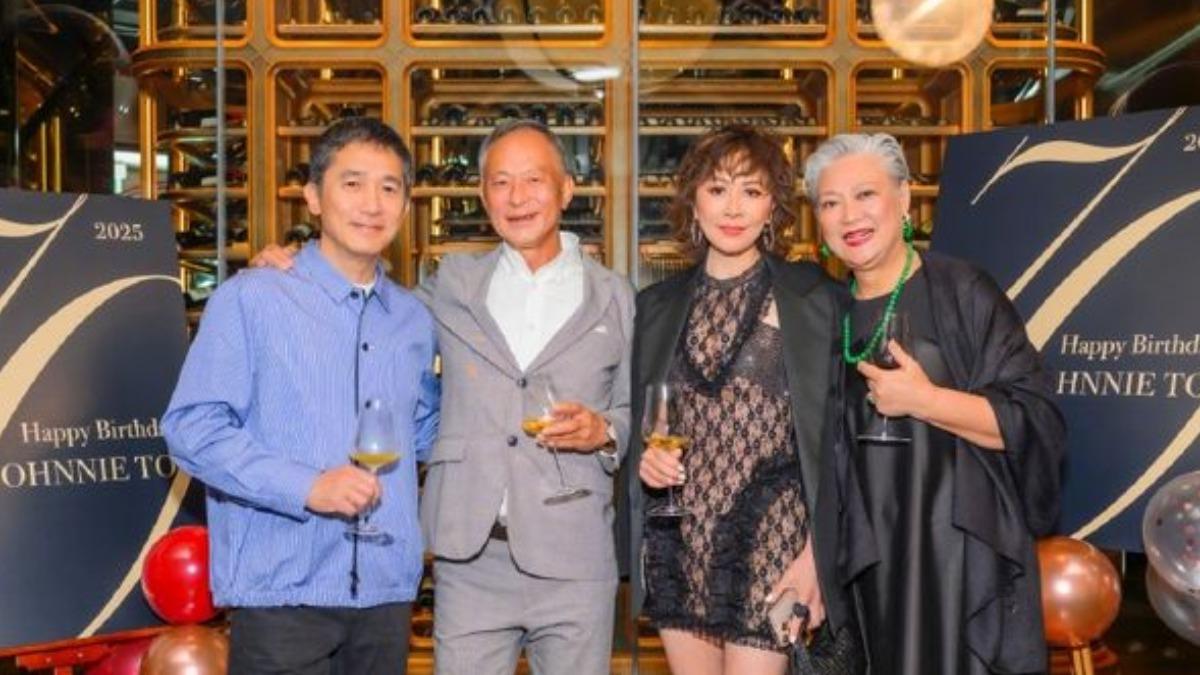 梁朝偉、劉嘉玲夫妻前來祝賀杜琪峯導演70大壽。(圖/翻攝自微博)