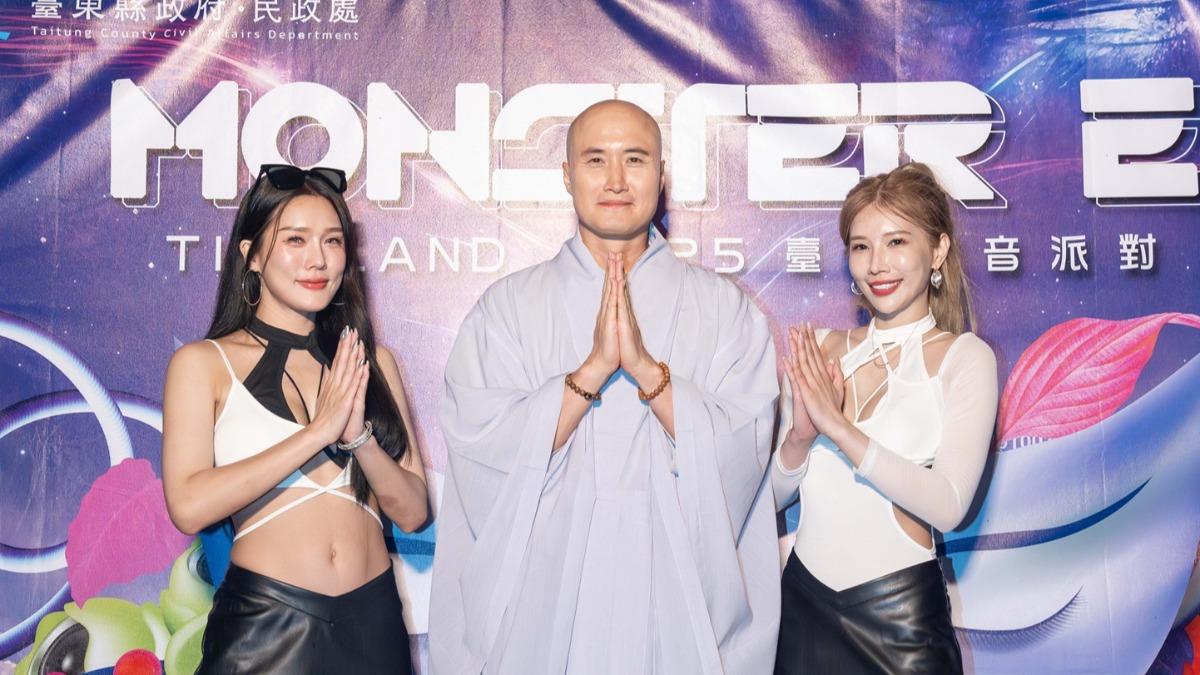 韓國電音和尚日進大師凍未條! 「台東辣妹撩他俗心」念佛經狂忍